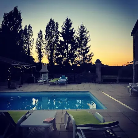 Luxurious Countryside Retreat With 4 Bedrooms, Pool And Barn, Close To Historic Villages And Charente River *