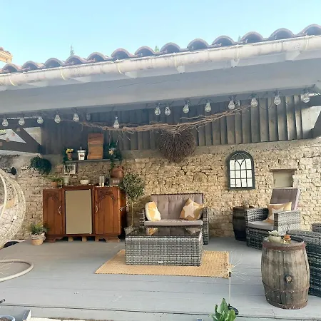 Luxurious Countryside Retreat With 4 Bedrooms, Pool And Barn, Close To Historic Villages And Charente River Lonnes