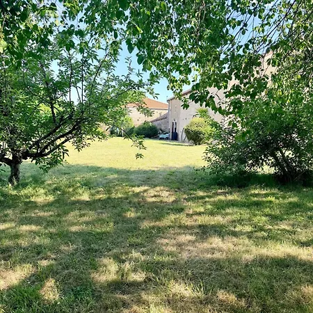 Luxurious Countryside Retreat With 4 Bedrooms, Pool And Barn, Close To Historic Villages And Charente River *