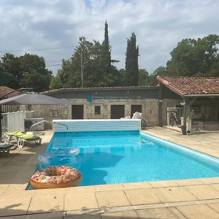 Casa vacanze Luxurious Countryside Retreat With 4 Bedrooms, Pool And Barn, Close To Historic Villages And Charente River