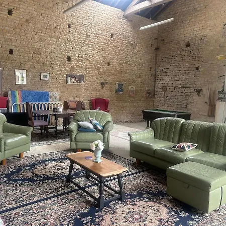 Luxurious Countryside Retreat With 4 Bedrooms, Pool And Barn, Close To Historic Villages And Charente River