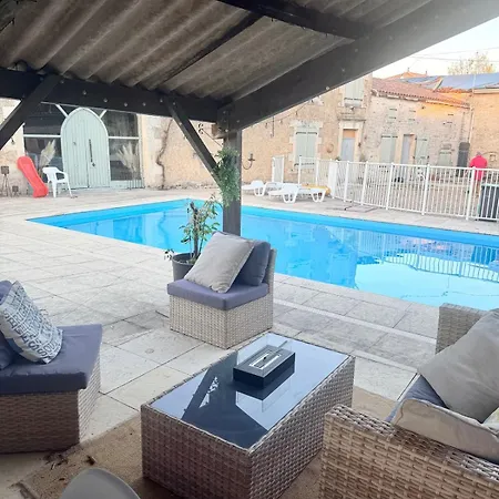 Casa vacanze Luxurious Countryside Retreat With 4 Bedrooms, Pool And Barn, Close To Historic Villages And Charente River Lonnes