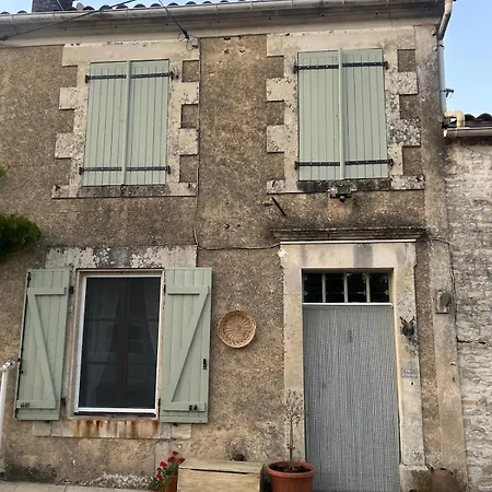 Casa vacanze Luxurious Countryside Retreat With 4 Bedrooms, Pool And Barn, Close To Historic Villages And Charente River *